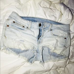 🌈american eagle ripped jean shorts